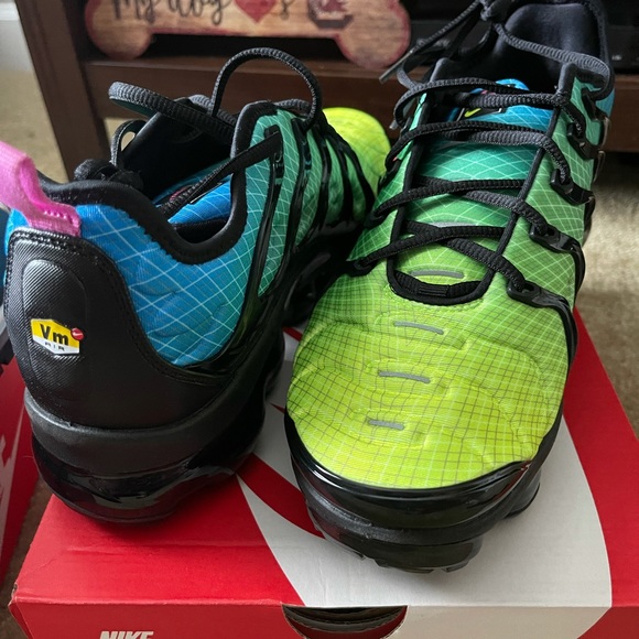 Brand new Nike Air Maxes - Picture 5 of 6